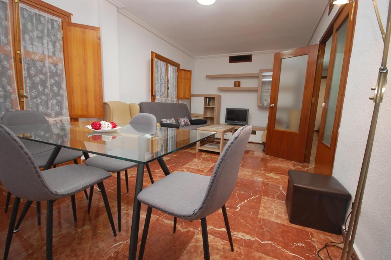 Апартаменты Holi-Rent Estrella Севилья Экстерьер фото